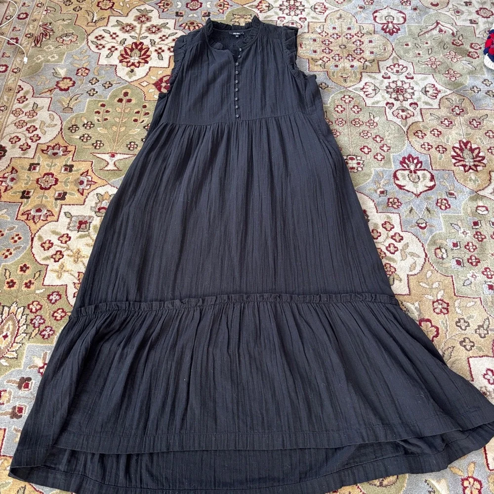 Chic Black Sleeveless Maxi Dress - Picture 1 of 5